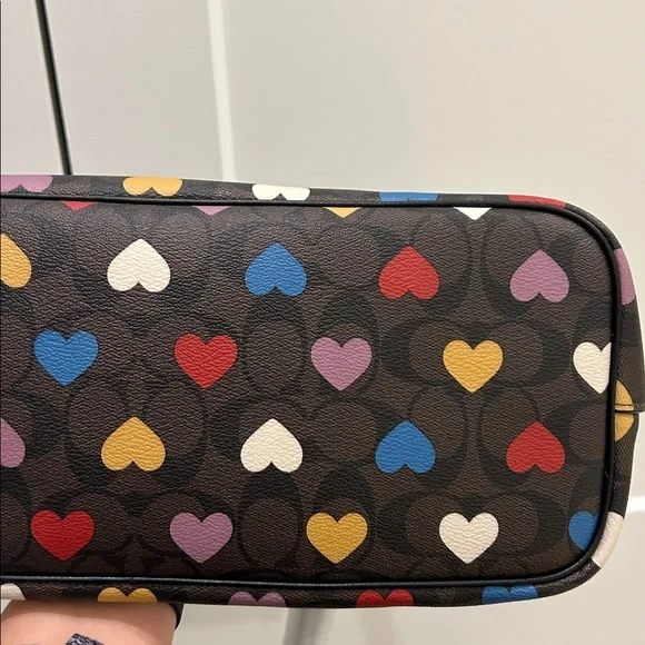 Coach (NWT) Gallery Tote Bag & Wallet in Signature Canvas & Heart Print - Picture 9 of 17